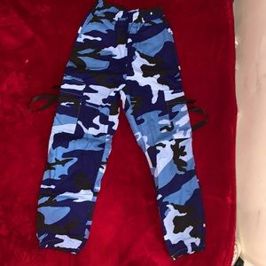 Camo Print Elastic Waist Cargo Pants